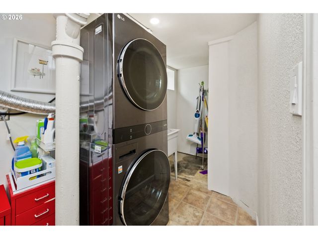 6430 Ne HANCOCK St, Portland, OR 97213