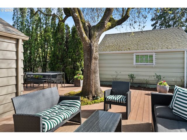 6430 Ne HANCOCK St, Portland, OR 97213