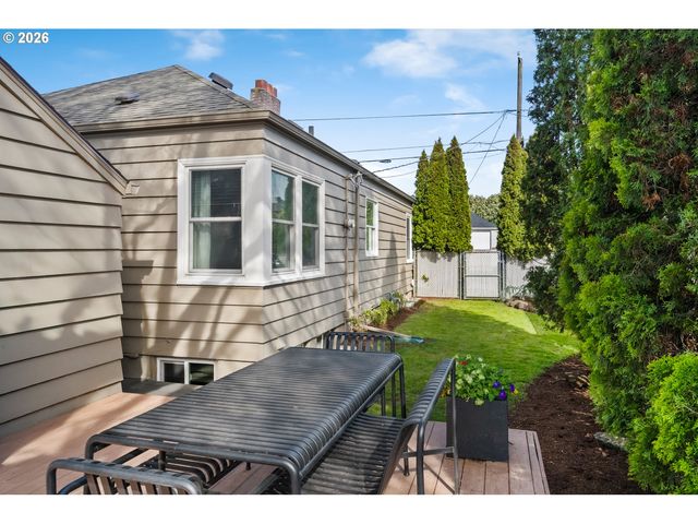 6430 Ne HANCOCK St, Portland, OR 97213