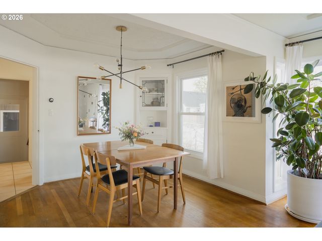 6430 Ne HANCOCK St, Portland, OR 97213