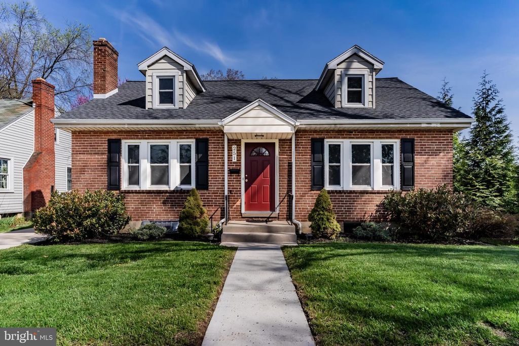 251 E POMFRET ST, Carlisle, PA 17013