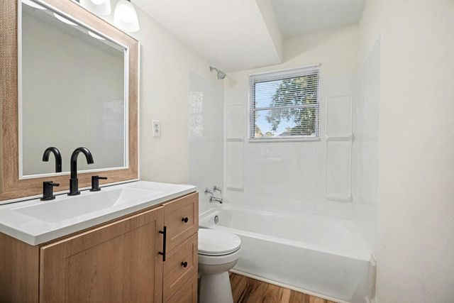 1126 1st Avenue N, Texas City, TX 77590