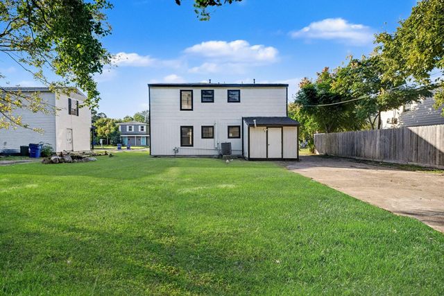 1126 1st Avenue N, Texas City, TX 77590