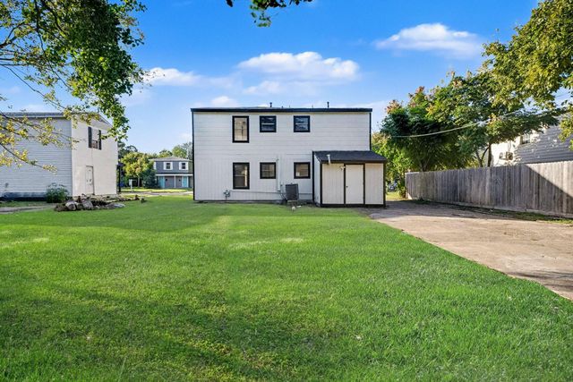 1126 1st Avenue N, Texas City, TX 77590