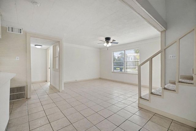 1126 1st Avenue N, Texas City, TX 77590