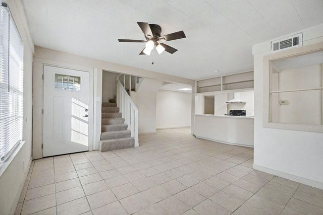 1126 1st Avenue N, Texas City, TX 77590