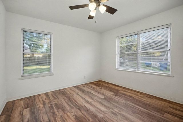 1126 1st Avenue N, Texas City, TX 77590