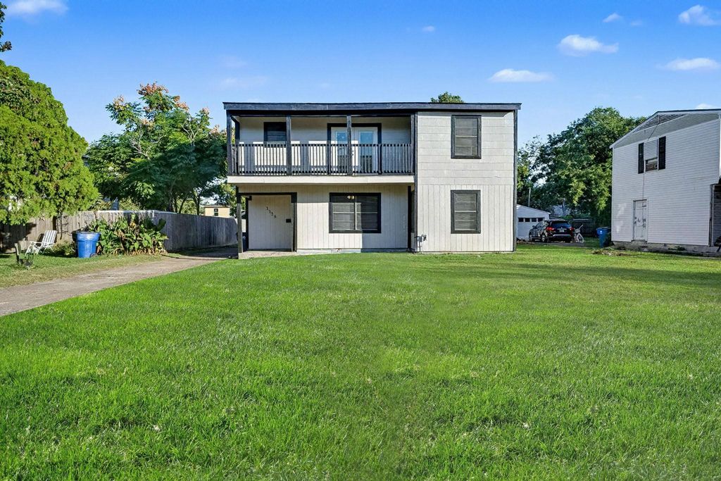 1126 1st Avenue N, Texas City, TX 77590