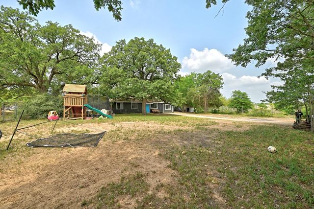 136 Shadow Oak DR, Bastrop, TX 78602