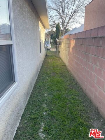 959 E 105th Street, Los Angeles, CA 90002