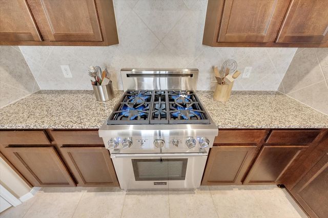 6946 Breezy Point, Willis, TX 77318