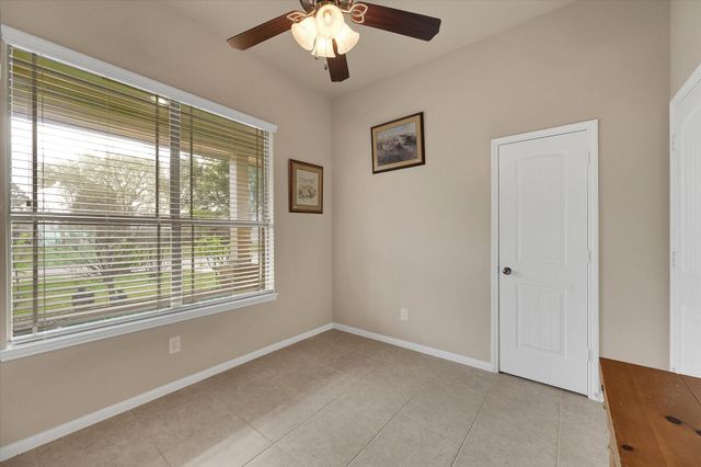 6946 Breezy Point, Willis, TX 77318