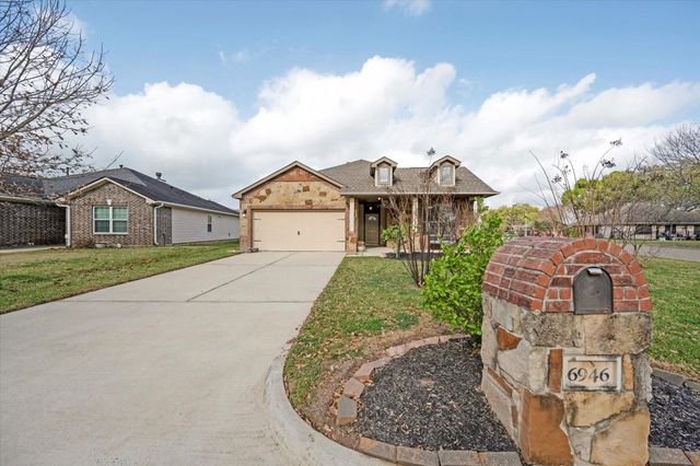 6946 Breezy Point, Willis, TX 77318
