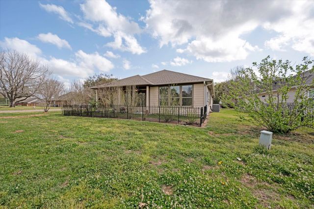 6946 Breezy Point, Willis, TX 77318
