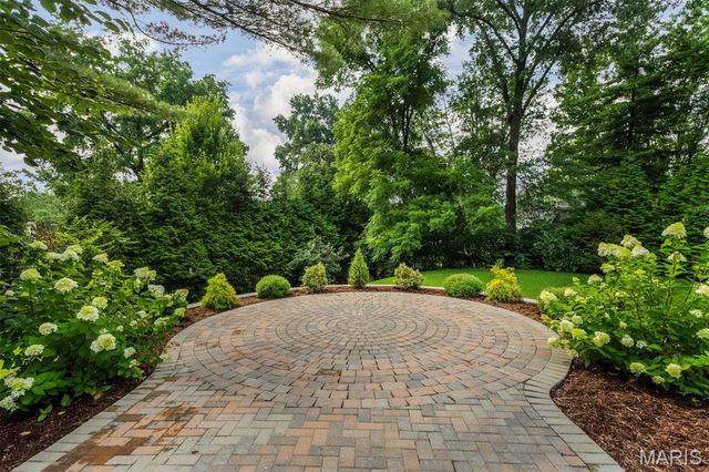 10928 Clayton Road, St Louis, MO 63131