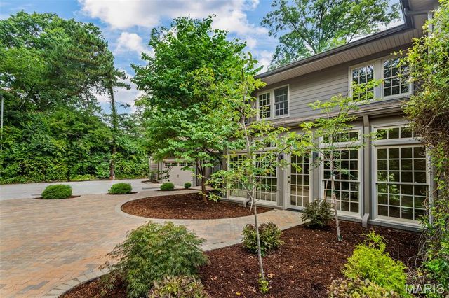 10928 Clayton Road, St Louis, MO 63131