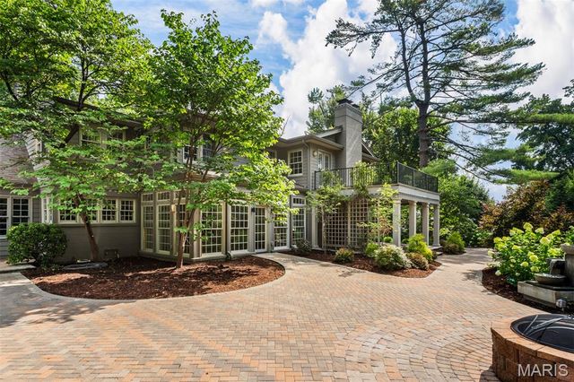 10928 Clayton Road, St Louis, MO 63131