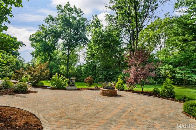 10928 Clayton Road, St Louis, MO 63131