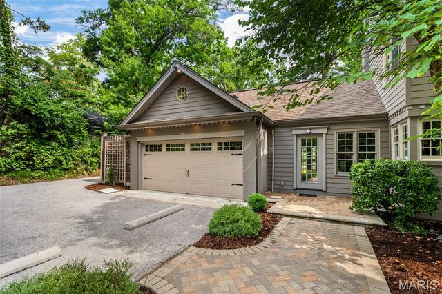 10928 Clayton Road, St Louis, MO 63131