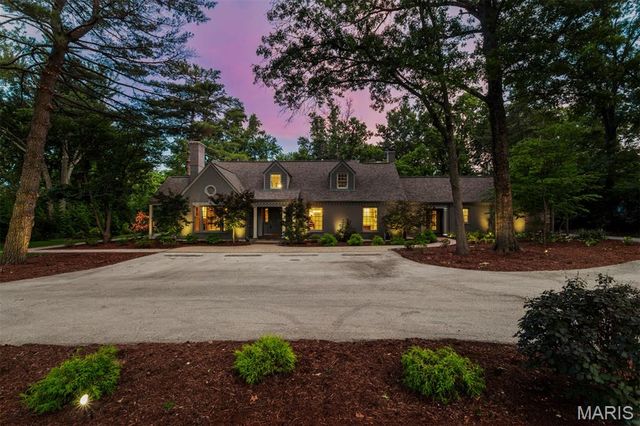 10928 Clayton Road, St Louis, MO 63131