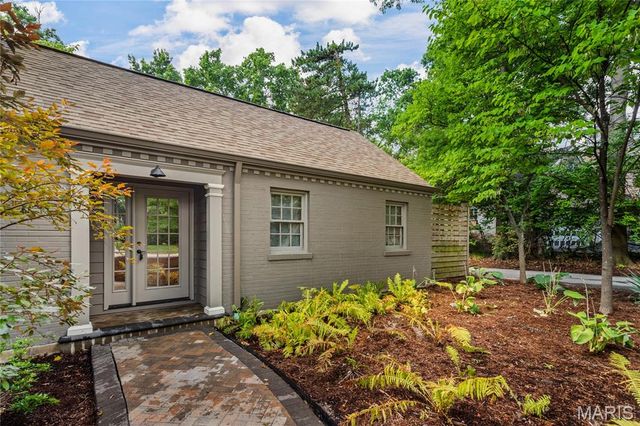 10928 Clayton Road, St Louis, MO 63131