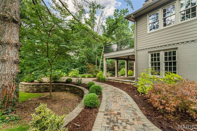 10928 Clayton Road, St Louis, MO 63131