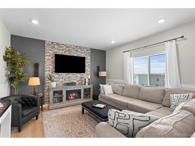 42835 Hawktree Cir, Elizabeth, CO 80107