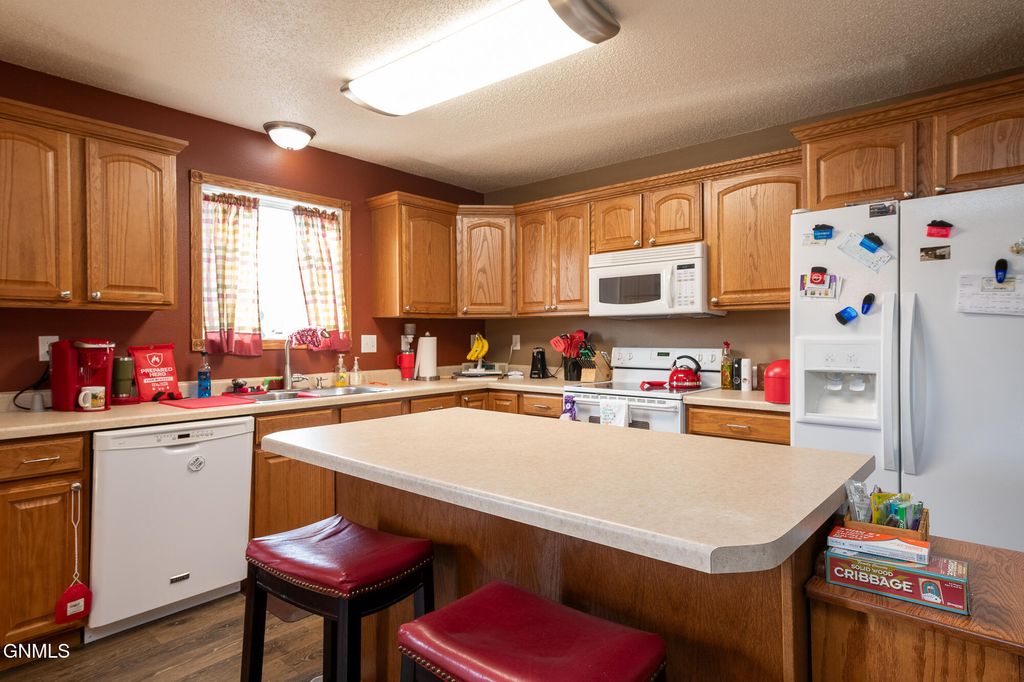 4537 30th Avenue NW, Mandan, ND 58554 photo 3
