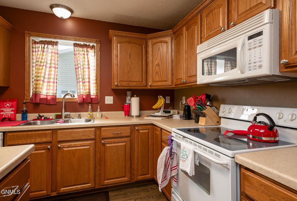 4537 30th Avenue NW, Mandan, ND 58554 photo 4