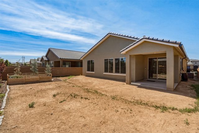 120 Mountaingem Loop, Santa Fe, NM 87508