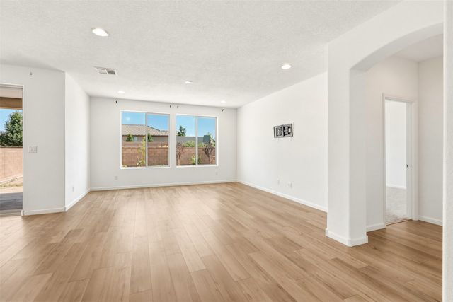 120 Mountaingem Loop, Santa Fe, NM 87508