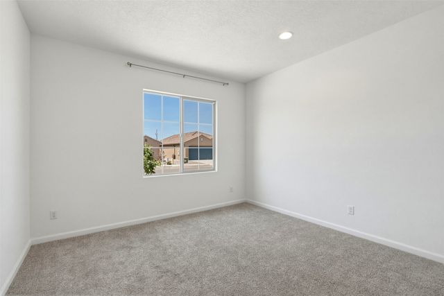 120 Mountaingem Loop, Santa Fe, NM 87508