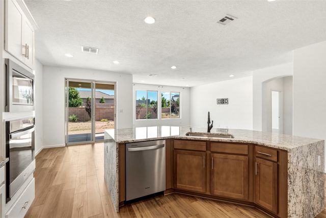 120 Mountaingem Loop, Santa Fe, NM 87508