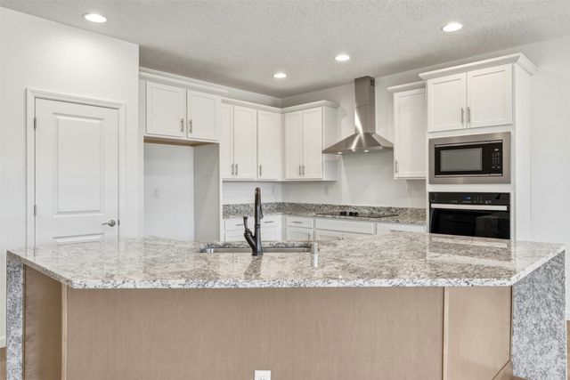 120 Mountaingem Loop, Santa Fe, NM 87508