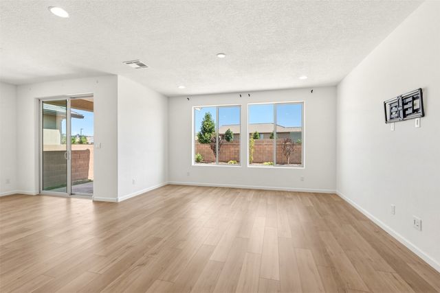 120 Mountaingem Loop, Santa Fe, NM 87508