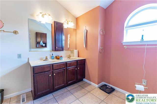 1300 Adams Street, Allen Twp, PA 18067
