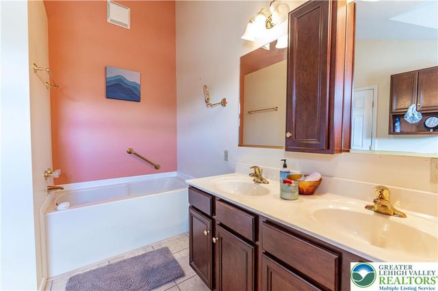 1300 Adams Street, Allen Twp, PA 18067