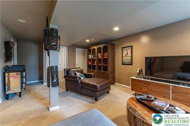 1300 Adams Street, Allen Twp, PA 18067