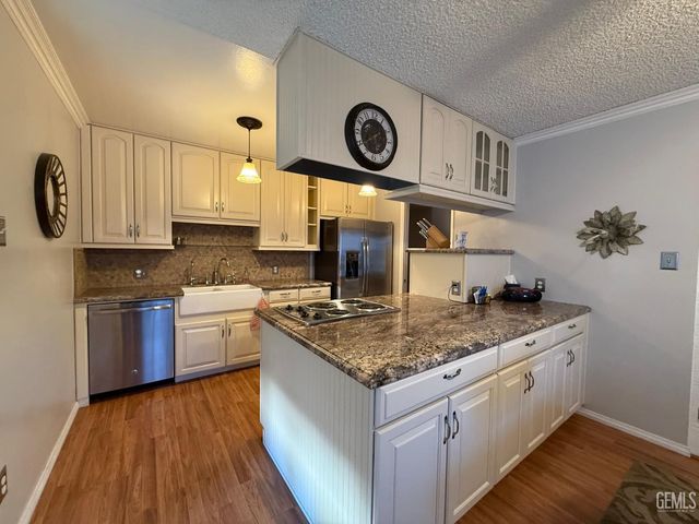 3212 Earnest Court, Bakersfield, CA 93304