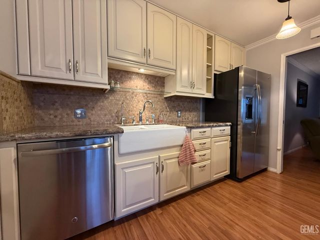 3212 Earnest Court, Bakersfield, CA 93304