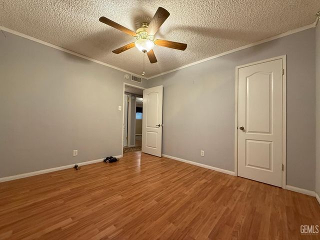 3212 Earnest Court, Bakersfield, CA 93304