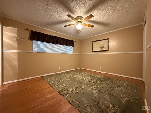 3212 Earnest Court, Bakersfield, CA 93304