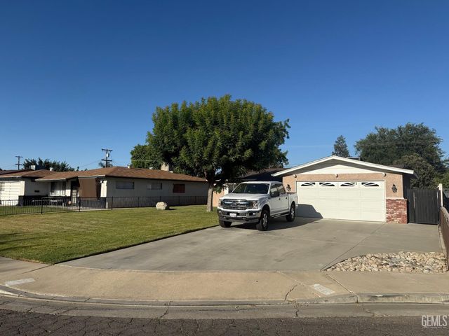 3212 Earnest Court, Bakersfield, CA 93304