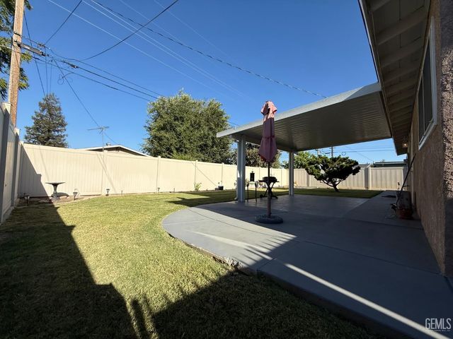 3212 Earnest Court, Bakersfield, CA 93304