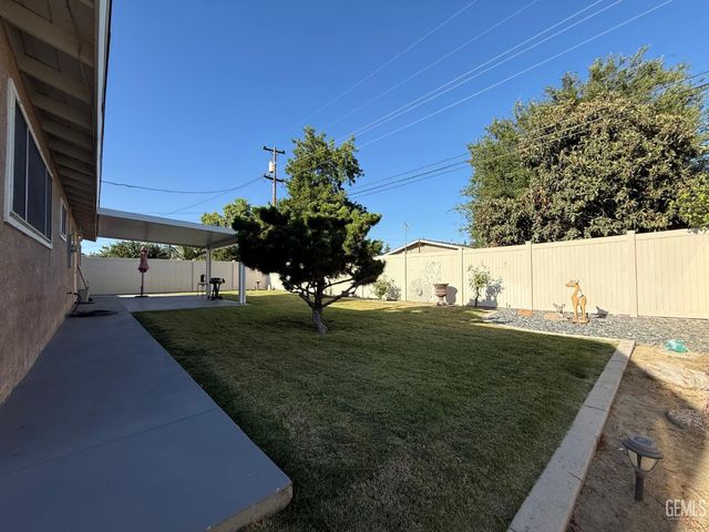 3212 Earnest Court, Bakersfield, CA 93304