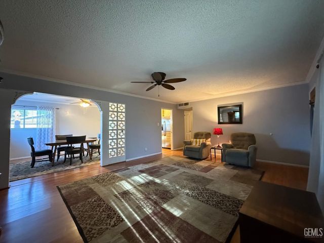 3212 Earnest Court, Bakersfield, CA 93304
