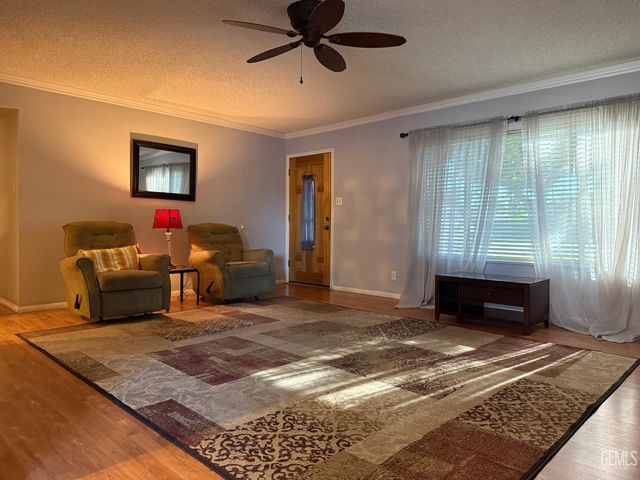 3212 Earnest Court, Bakersfield, CA 93304