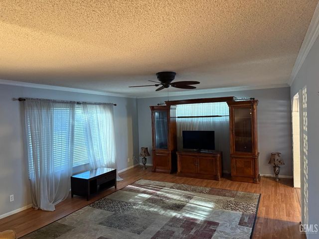 3212 Earnest Court, Bakersfield, CA 93304