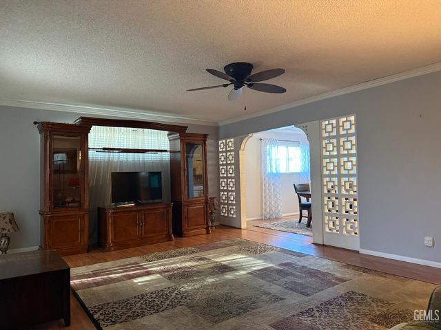 3212 Earnest Court, Bakersfield, CA 93304