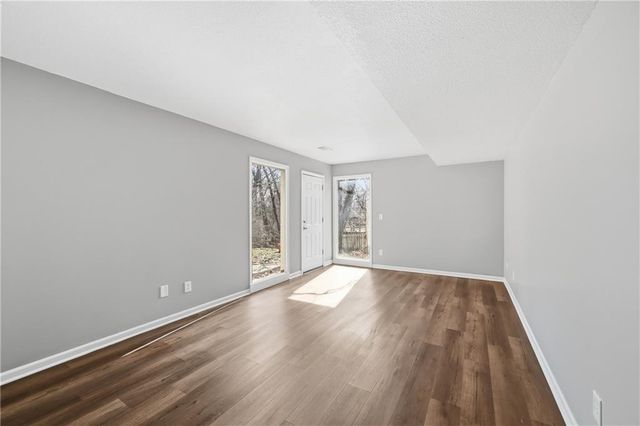 10804 W 76th Street, Shawnee, KS 66214